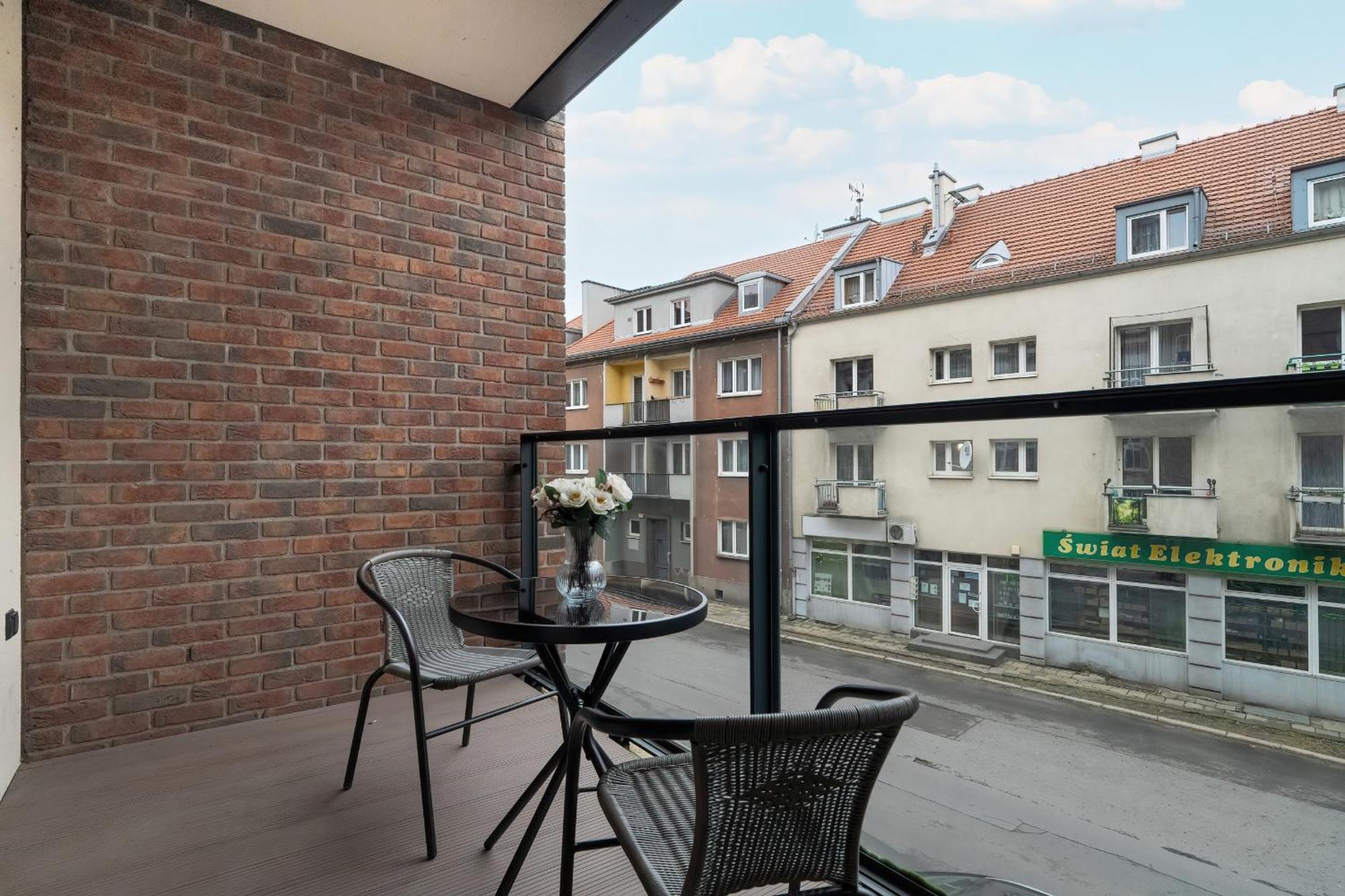 Apartment With Balcony And Free Parking In Poznan By Noclegi Renters エクステリア 写真